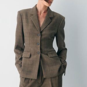 Babaton Standout Blazer - (Re)ssential Single-Breasted Blazer